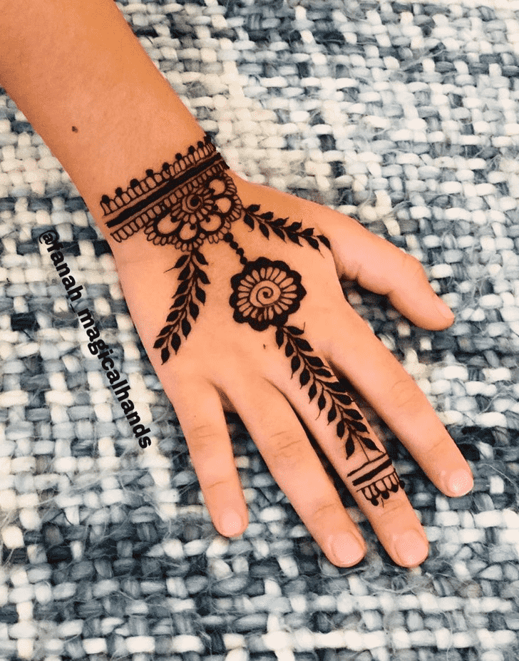 Shapely Dallas Henna Design