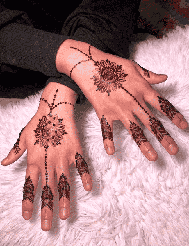 Classy Dharamshala Henna Design