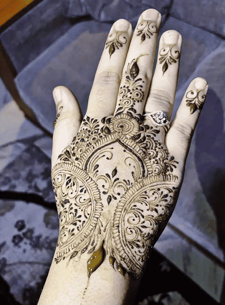 Lovely Dharan Mehndi Design