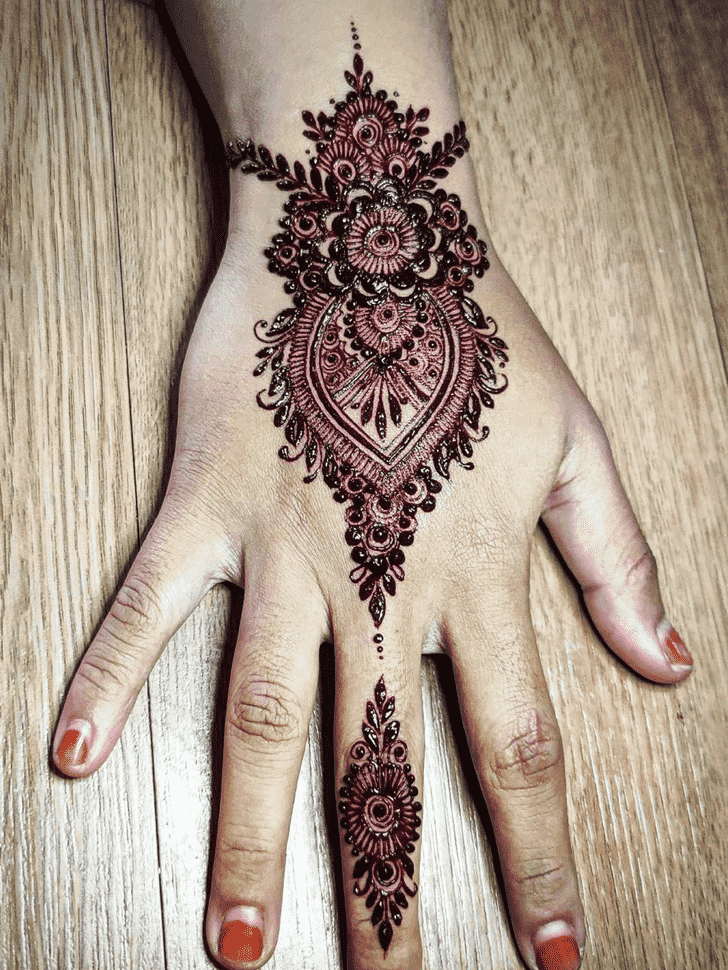 Mesmeric Dharan Henna Design