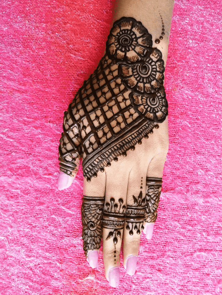 Pleasing Dharan Henna Design