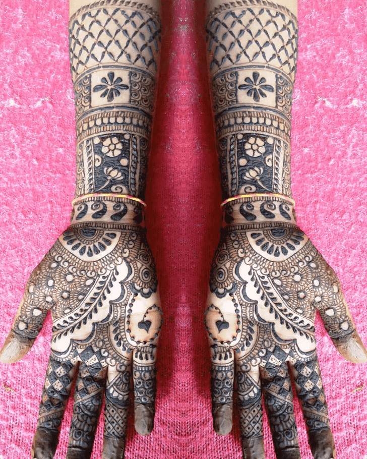 Pretty Dharan Henna Design