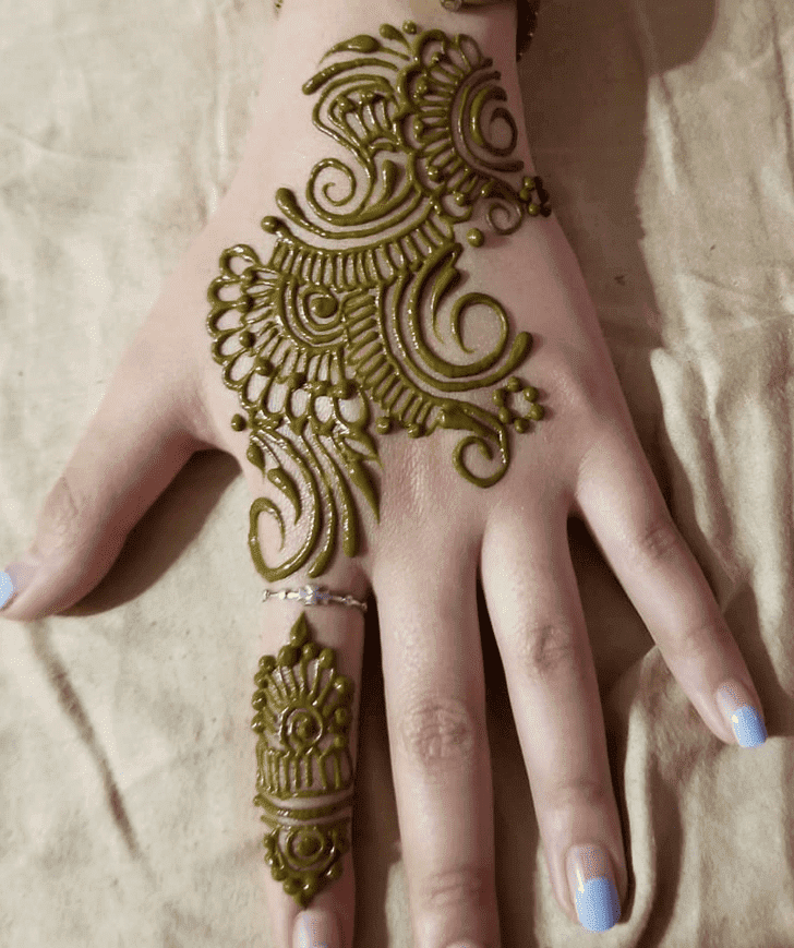 Enticing Diwali Henna Design