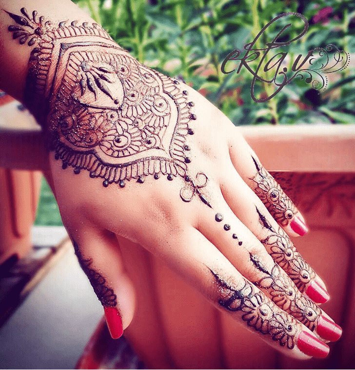 Classy Dot Henna Design