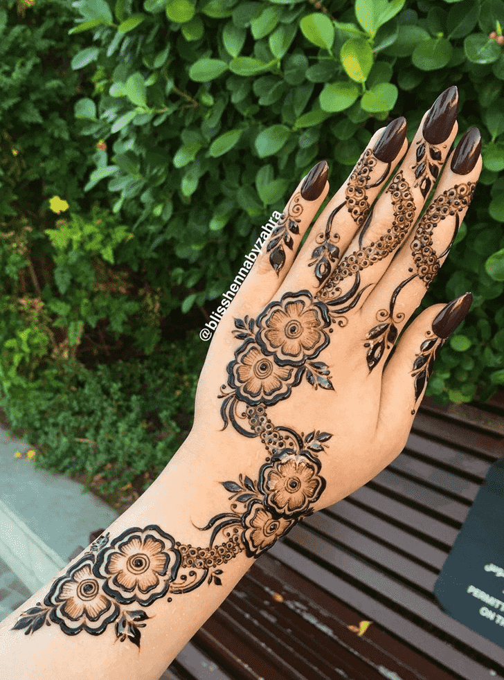 Good Looking Dubai Henna Design