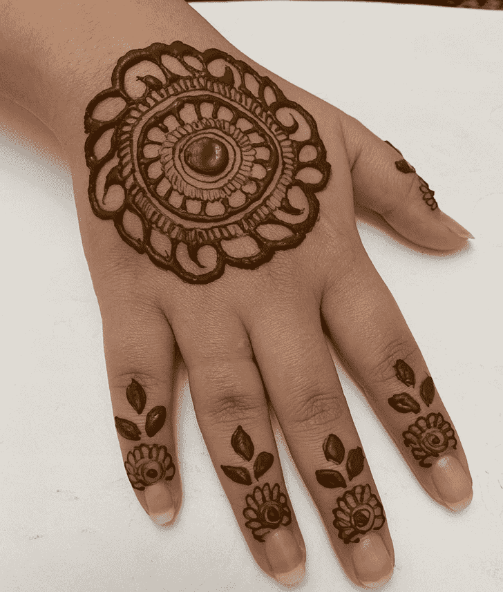 Inviting Dubai Henna Design