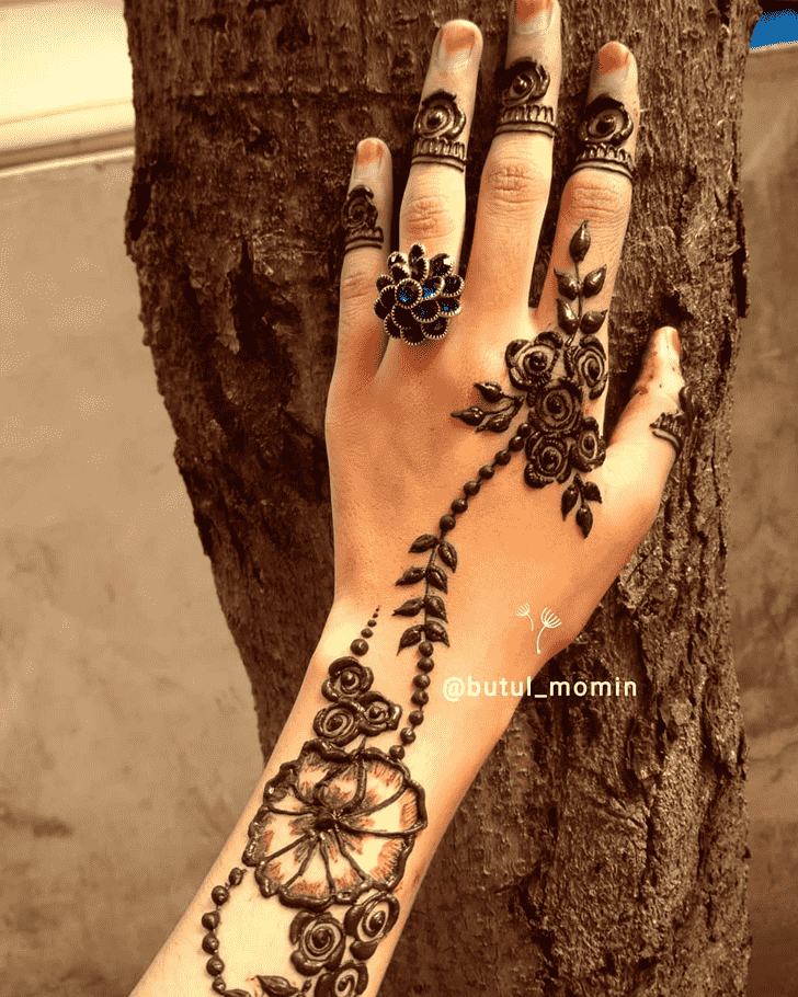 Lovely Dubai Mehndi Design