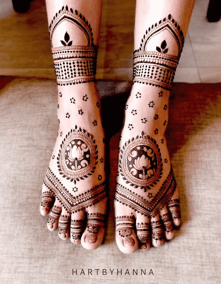 Ravishing Dubai Henna Design