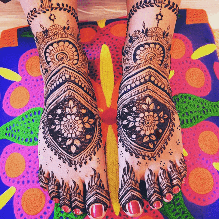 Classy Dulhan Henna Design