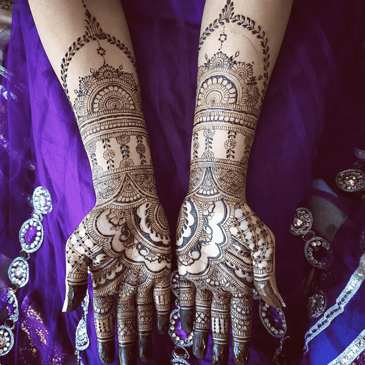 Comely Dulhan Henna Design