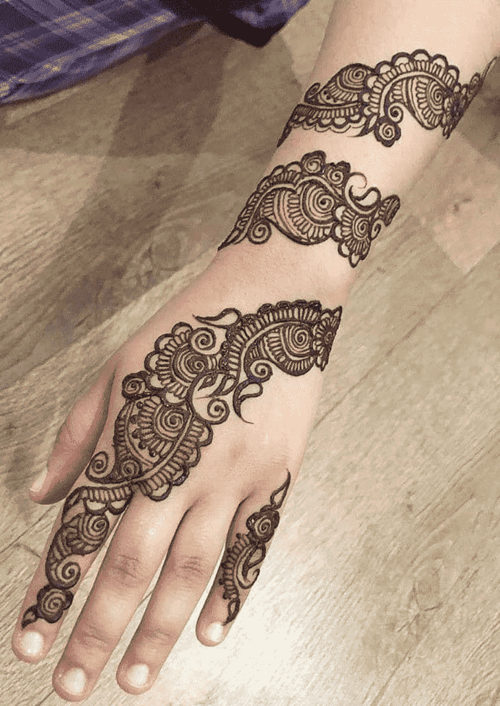 Dazzling Egyptian Henna Design