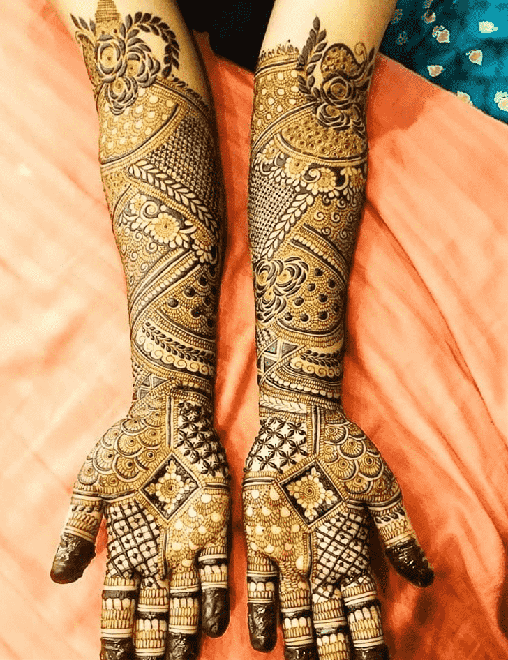 Delicate Egyptian Henna Design