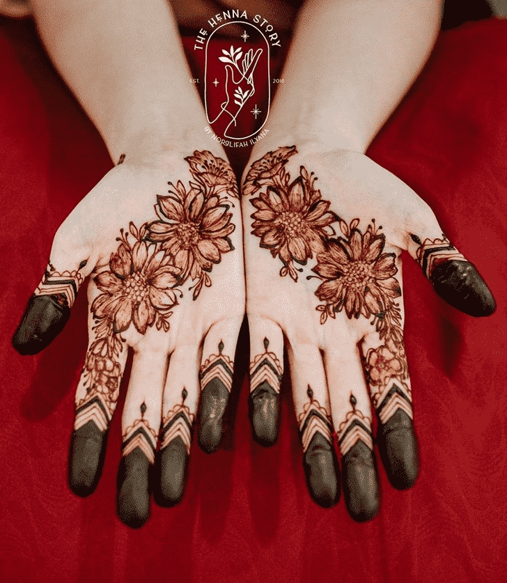 Graceful Egyptian Henna Design