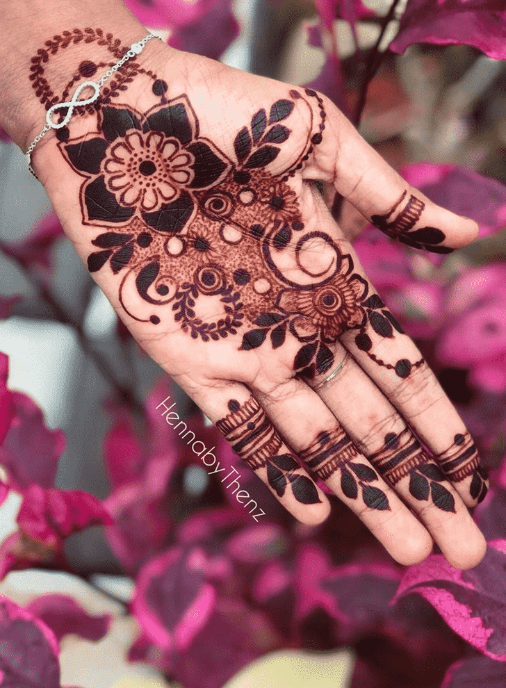 Inviting Egyptian Henna Design