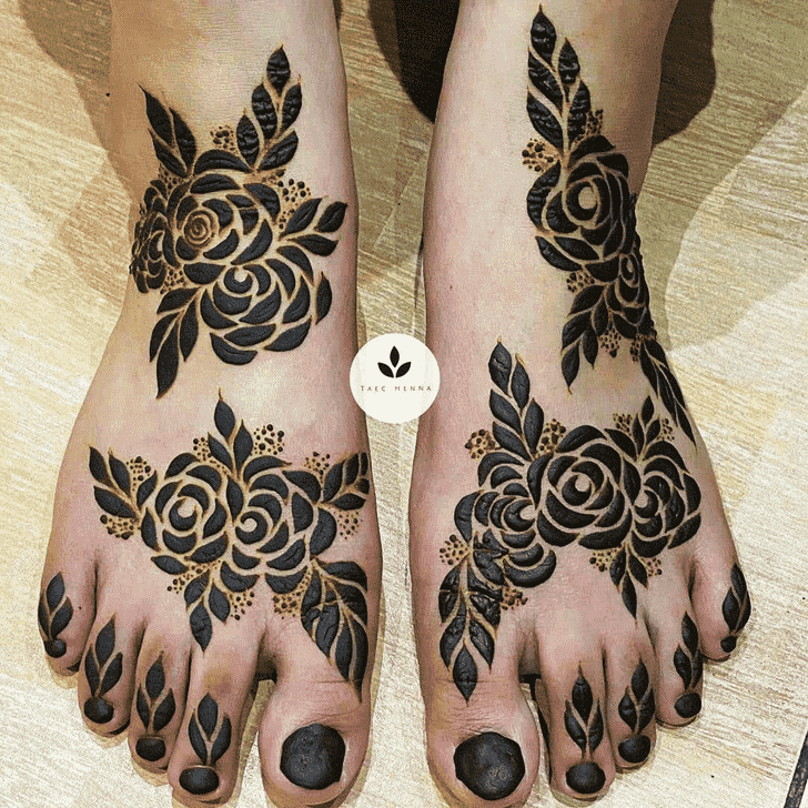 Fetching EID Henna Design