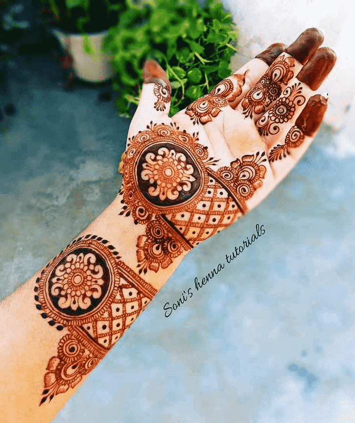 Graceful EID Henna Design