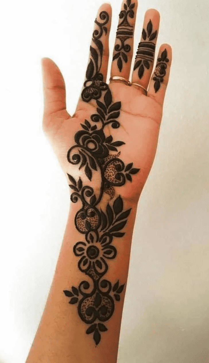 Bewitching Elegant Henna Design