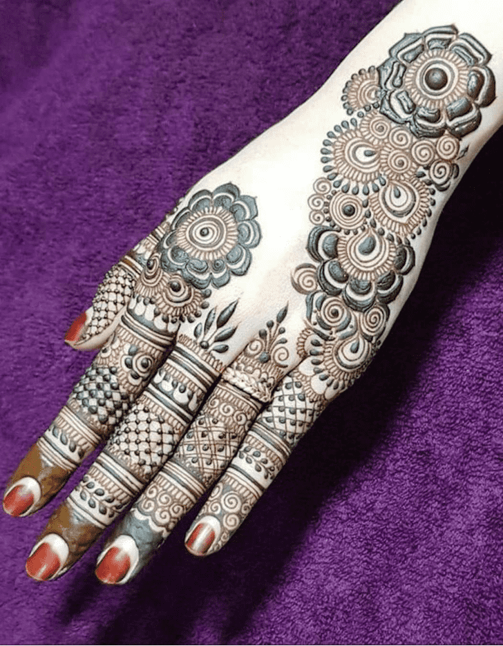 Captivating Elegant Henna Design