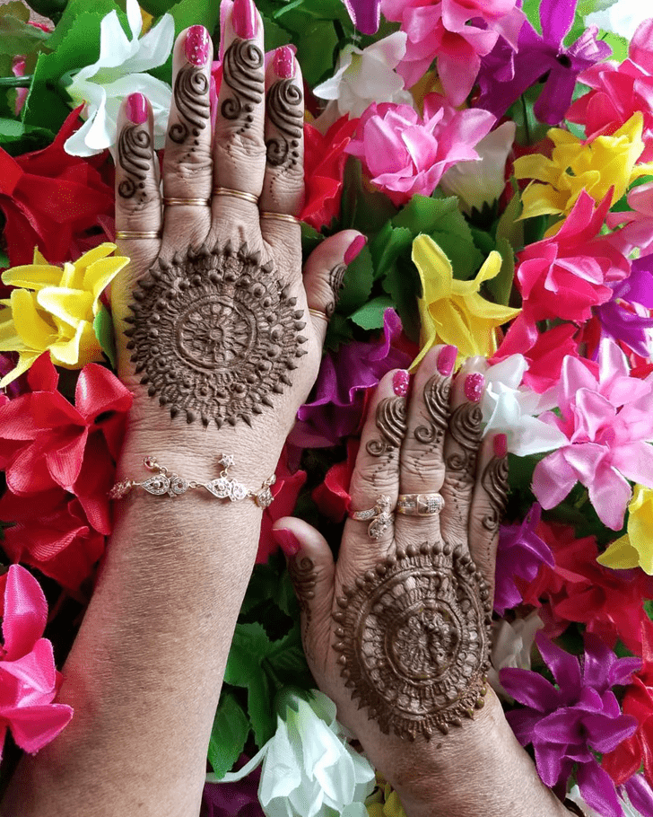 Mesmeric Engagement Henna Design