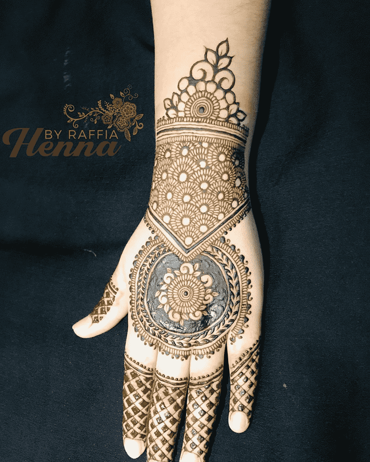 Resplendent Faisalabad Henna Design