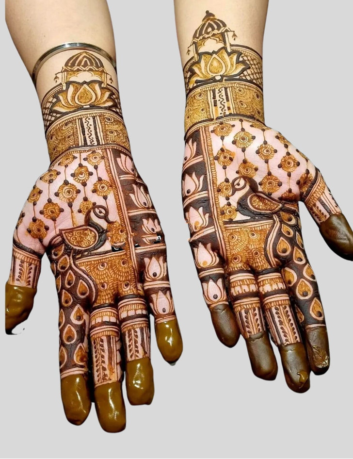 Mesmeric fancy Henna Design