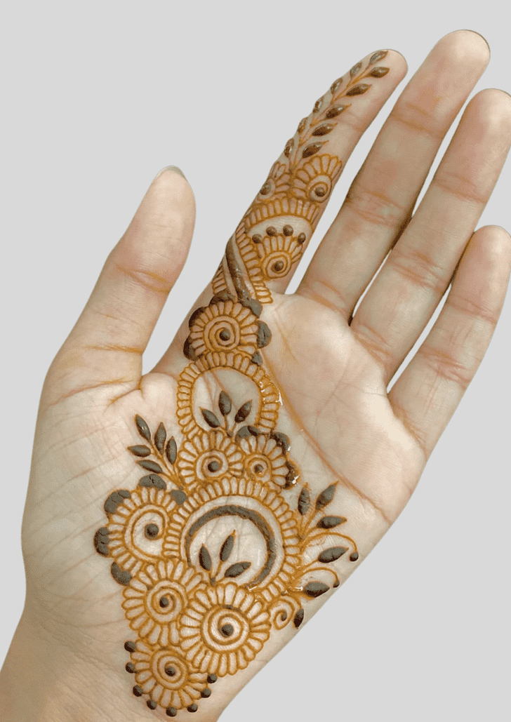 Shapely fancy Henna Design