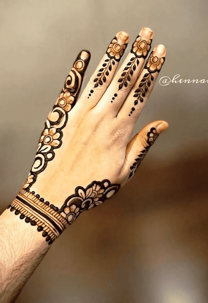 Alluring Fancy Henna Design