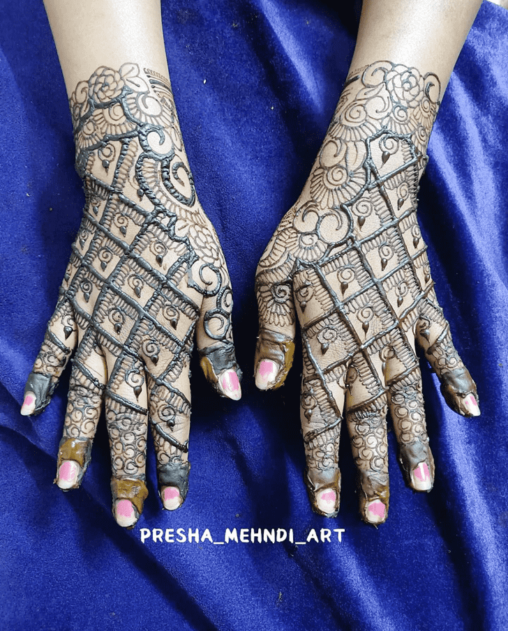 Dazzling Fancy Henna Design