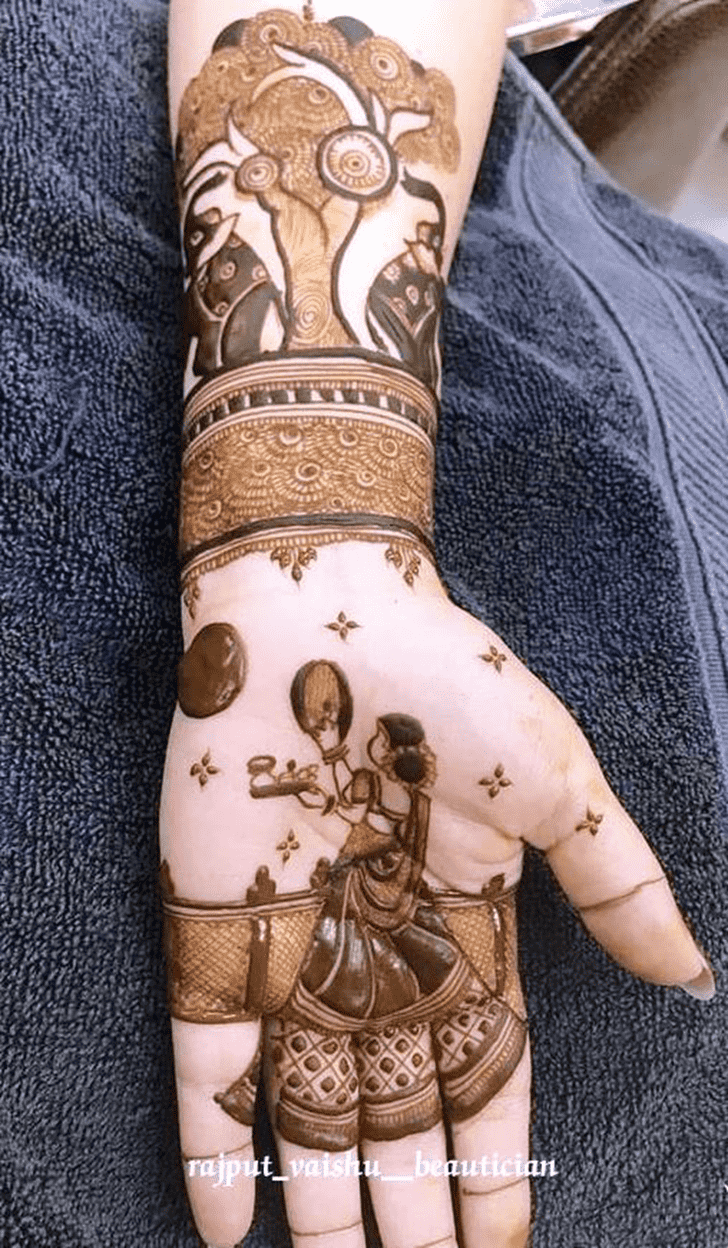 Enthralling Fancy Henna Design