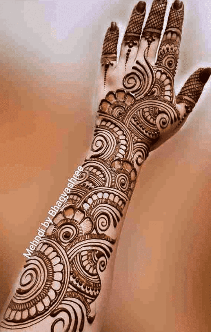 Fetching Fancy Henna Design