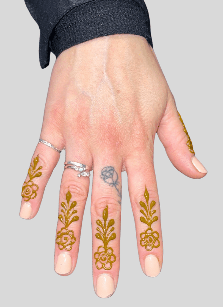 Exquisite Finger Henna design