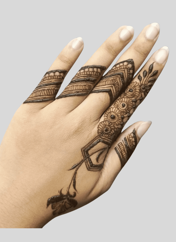 Mesmeric Finger Henna design