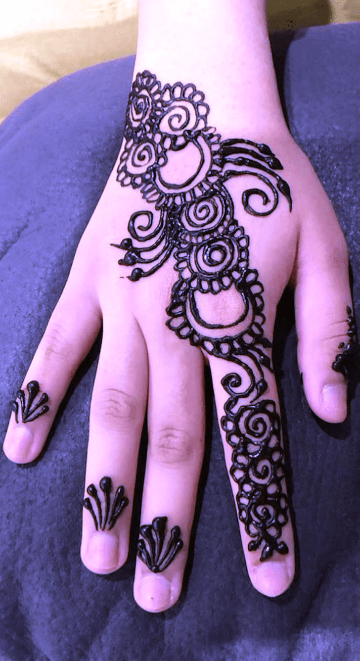 Good Looking Finland Henna Design