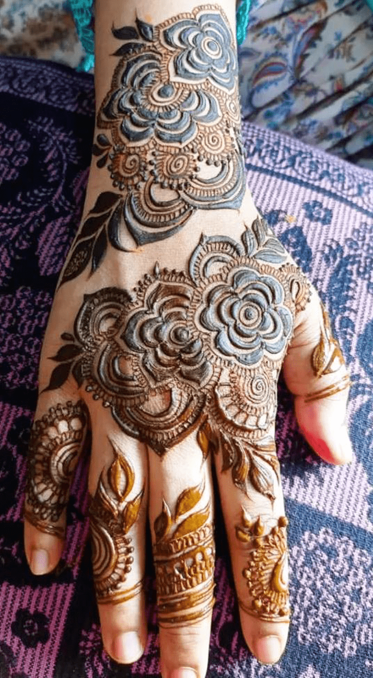 Appealing Flowery Mehndi Design