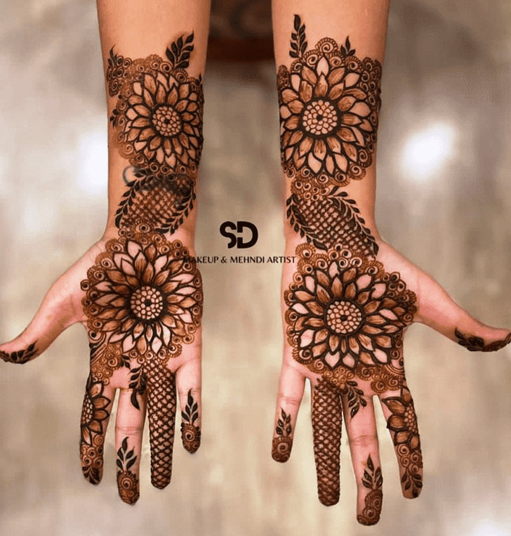 Enticing Flowery Mehndi Design