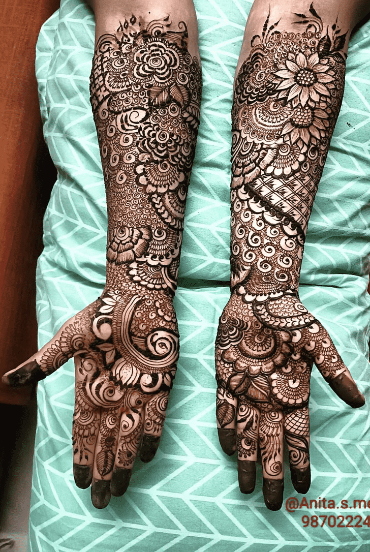 Good Looking Flowery Mehndi Design