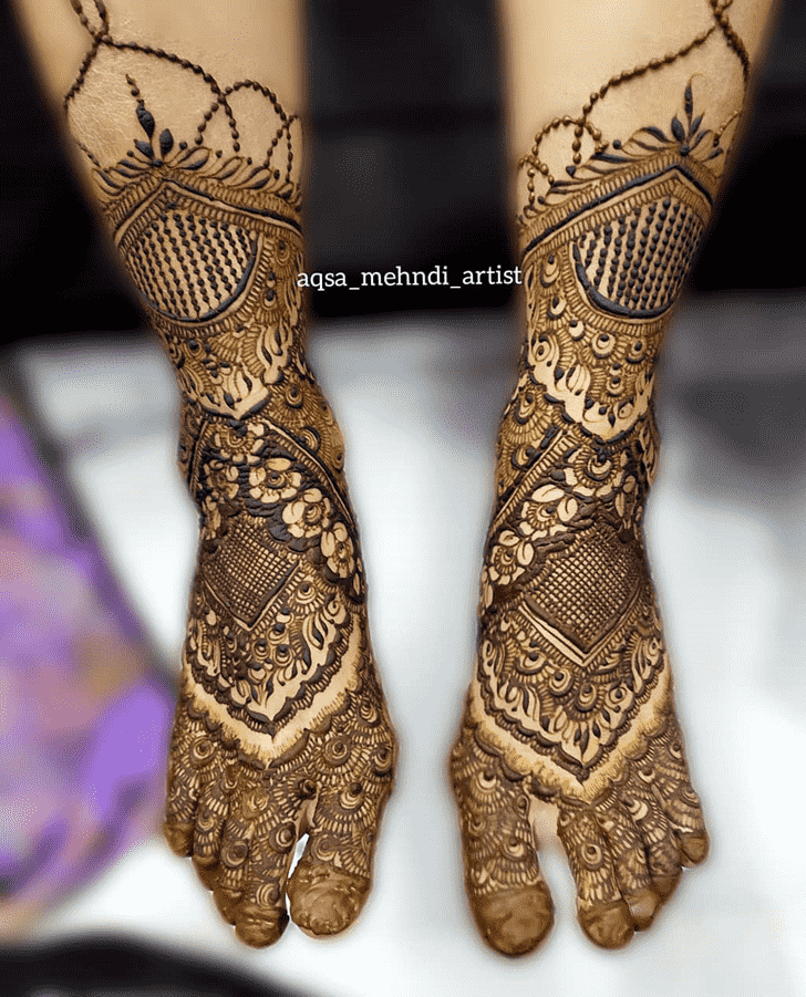 Enticing Floral Henna Design