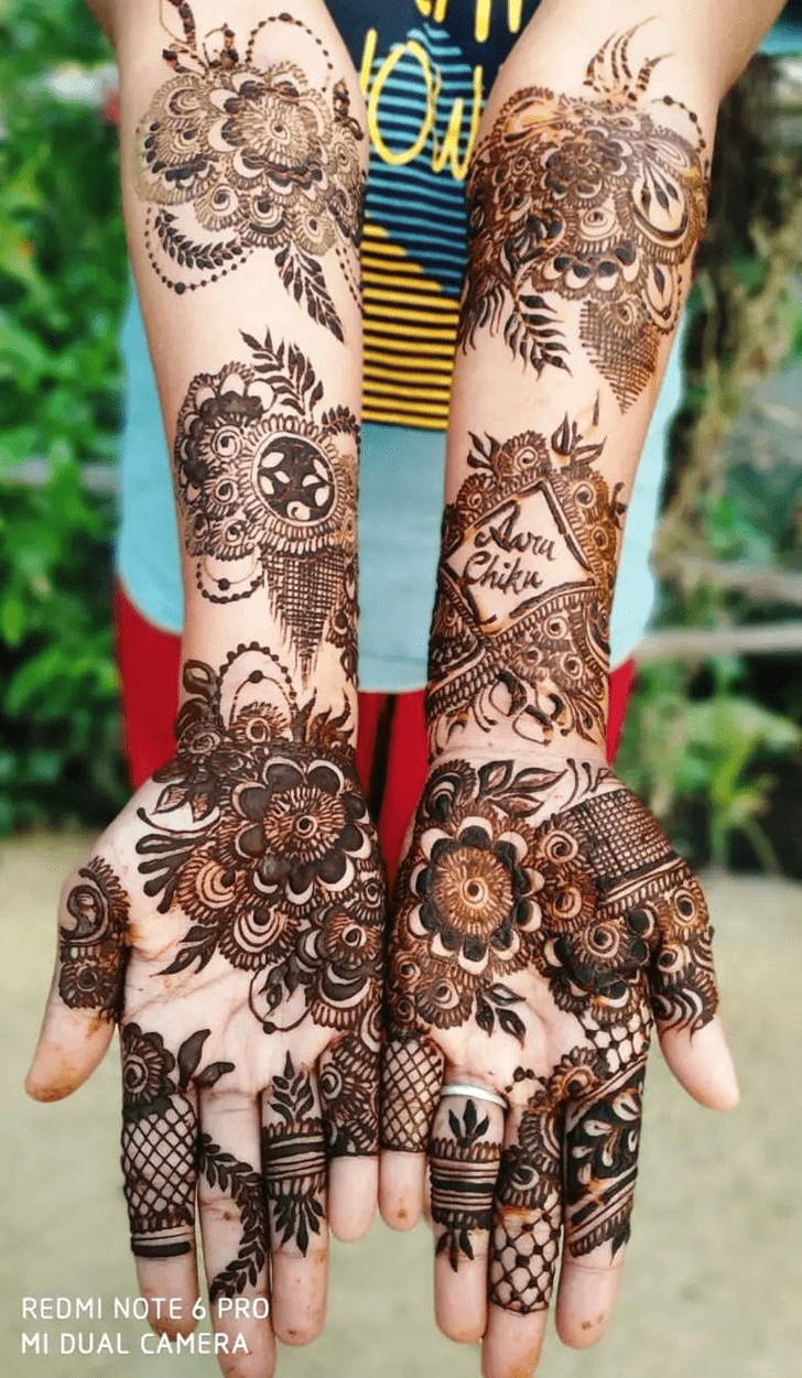 Pretty Flowers Mehndi Design