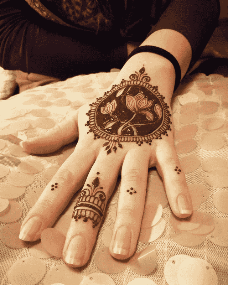 Delicate Flower Henna design