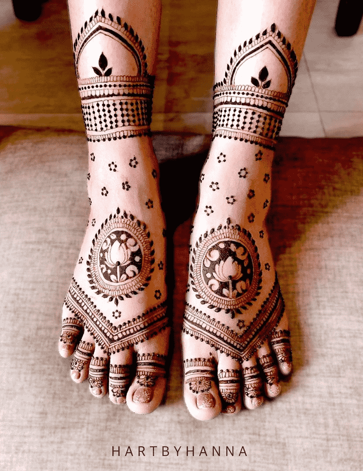 Elegant Flower Henna design