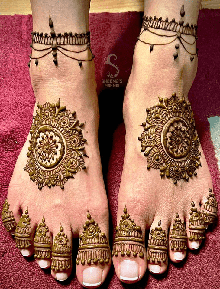 Fetching Foot Henna Design