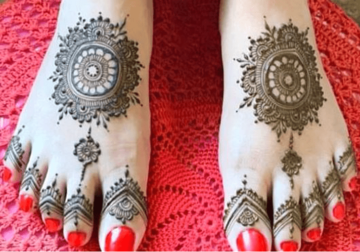 Resplendent Foot Henna Design