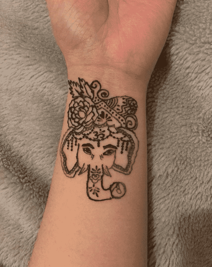 Shapely Ganesh Henna Design