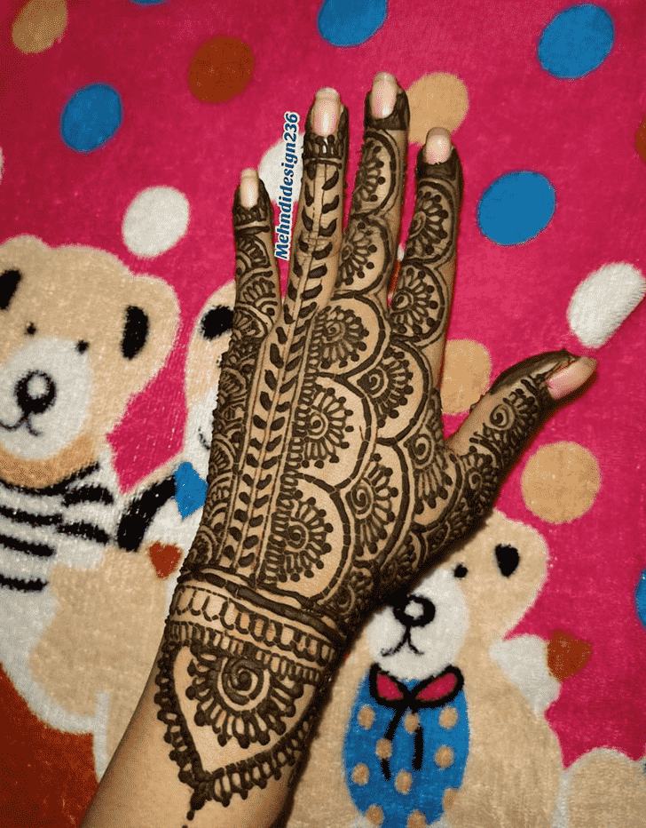 Elegant Girls Henna Design