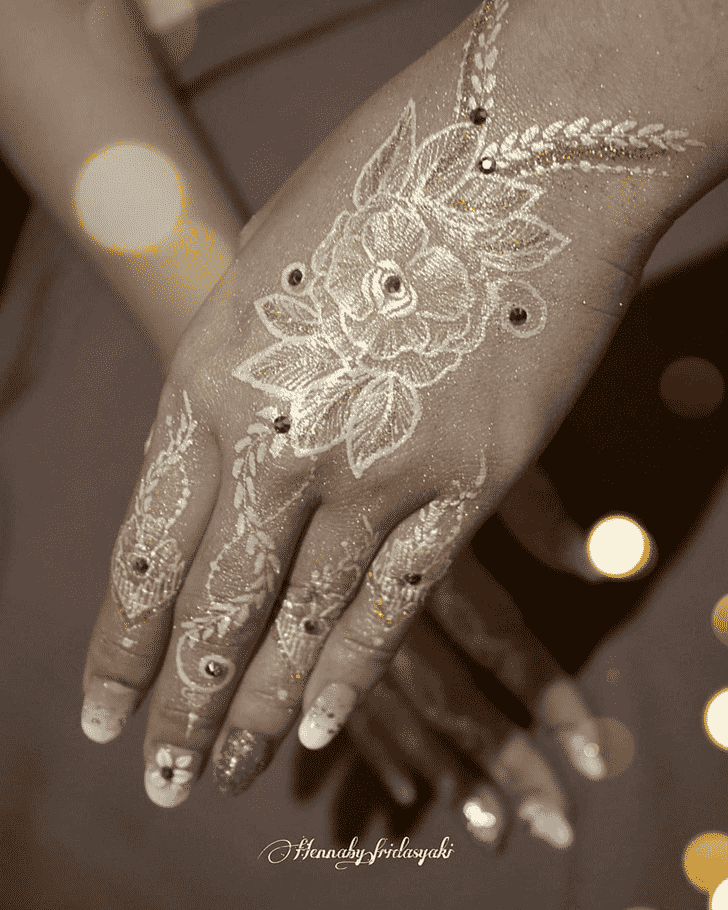 Mesmeric Girls Henna Design