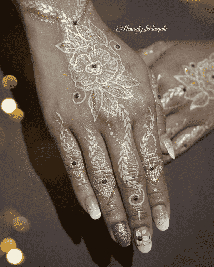 Pleasing Girls Henna Design