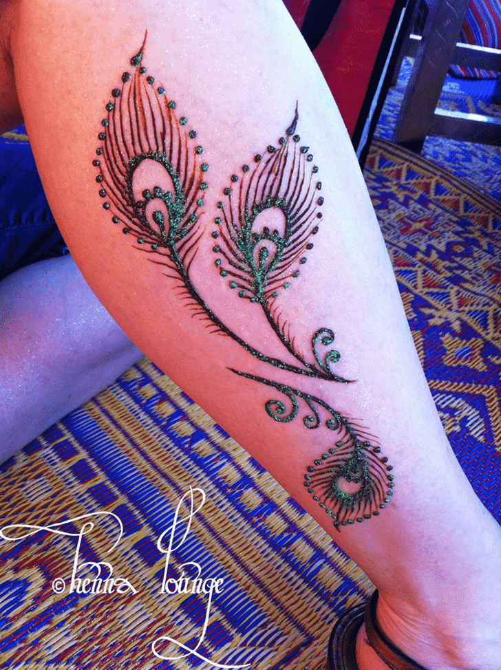 Comely Glitter Henna Design