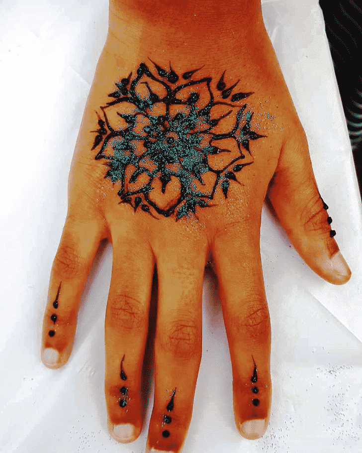 Elegant Glitter Henna Design