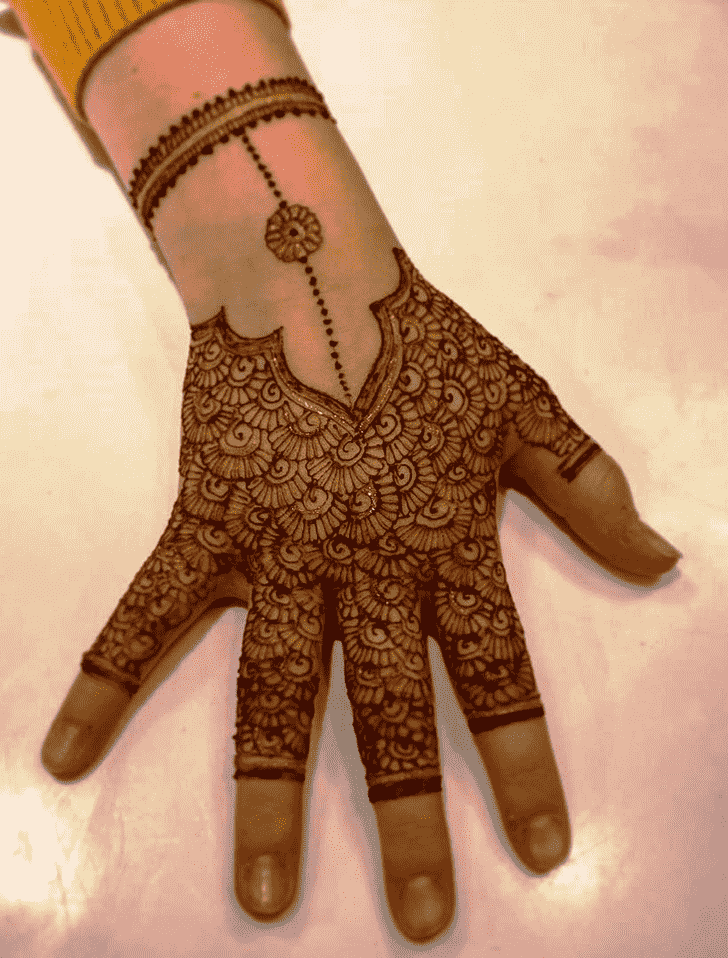 Enthralling Glitter Henna Design