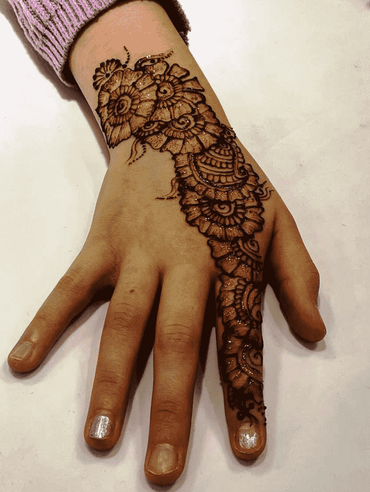 Enticing Glitter Henna Design